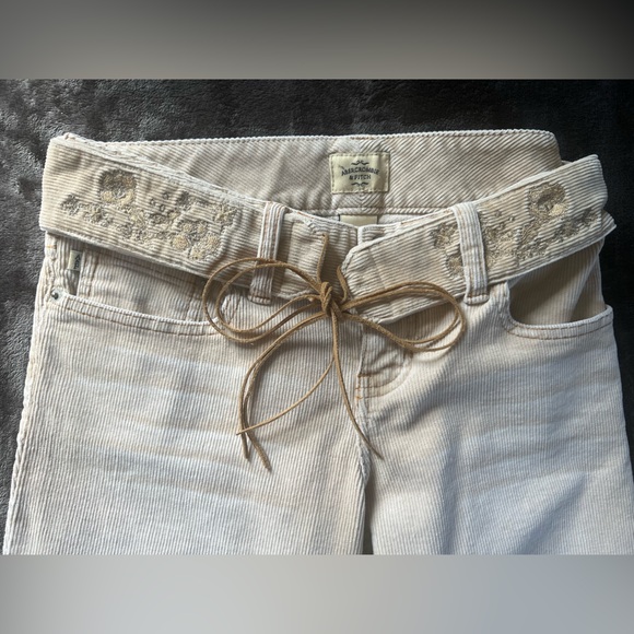 RARE A&F Vintage belted cream courdoroy with embroidery. Size 2. - Picture 4 of 15